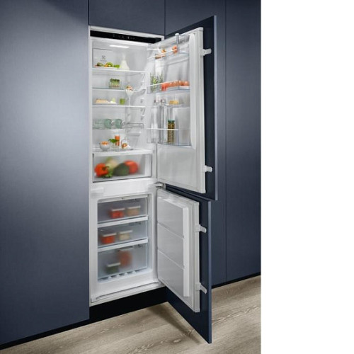 Холодильник ELECTROLUX LNG7TE18S