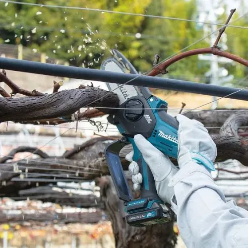 Цепная пила MAKITA UC100DZ