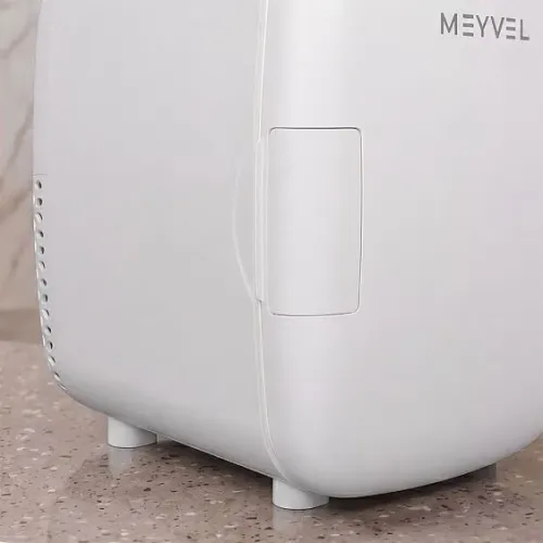 Холодильник для косметики MEYVEL MB-04C4W